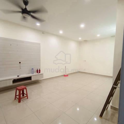 Mount Austin Residence Double Storey Renovated Extended Southwest Unit 1