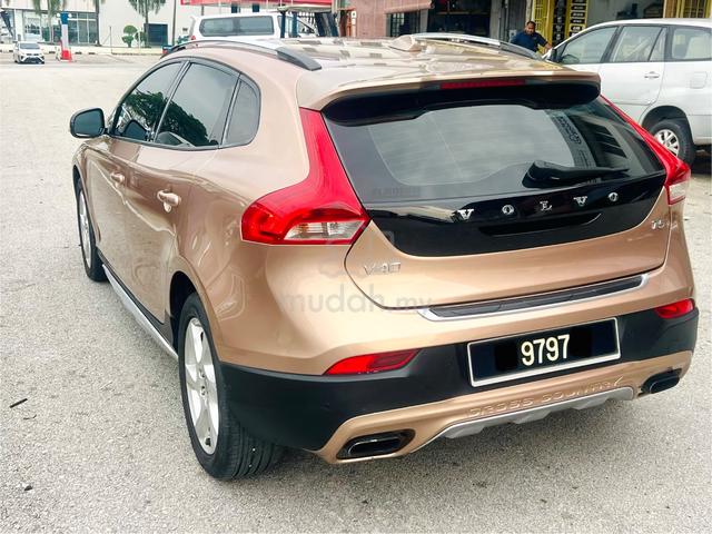 Offer!! 2013 Volvo V40 2.0 T5 (A) - 2