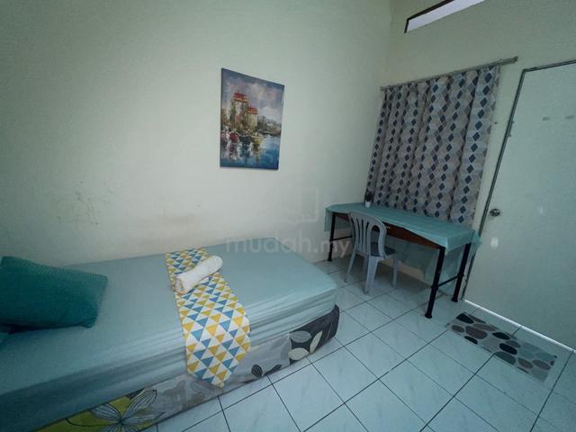 Cozy Single Room for Rent at Sri Kembangan 1