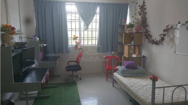 one room for rental at parit raja 1