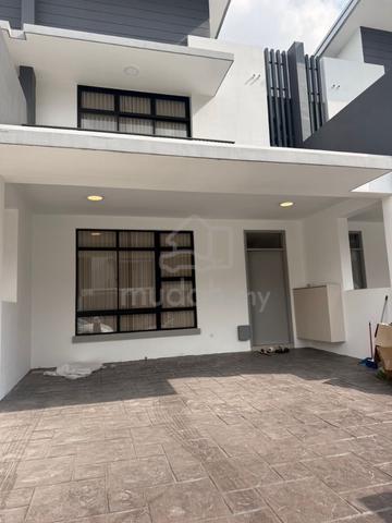 Ponderosa Callista @ Molek 2.5 storey terrace house Brand New Unit 1