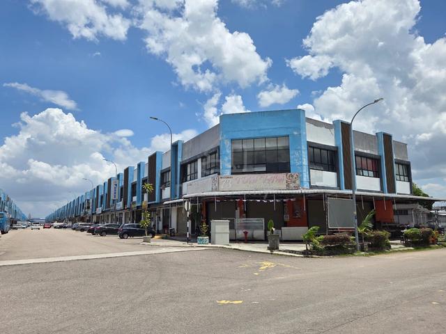 Pekan Nanas Taman perindustrian Corner Shop 70x53 1