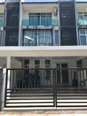 FURNISHED GATED GUARDED Bangi Avenue 3-storey House 1