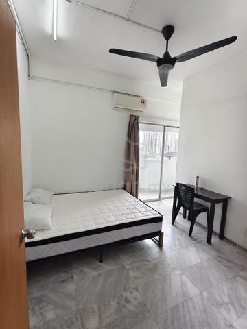 Ridzuan condominium sunway balcony room for rent (female only house) 1