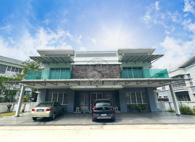 7121sqft, Fully Renovated 2 Storey Bungalow in Anggun 2 Kota Emerald 1