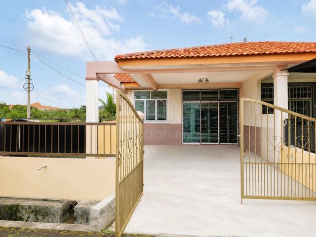 [FREEHOLD - ENDLOT] Single Storey, Taman Indah Sek 1, Bukit Baru, MLK 1