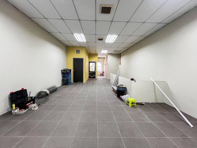 Below MV ! Renovated & Good Condition 2 Storey Shoplot, Puncak Alam 1