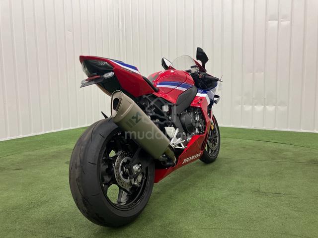 2024 HONDA CBR1000RR-R FIREBLADE SP Low Mileage - photo 5 of 9