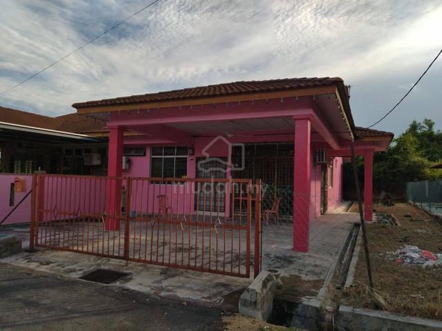 Rumah Pink untuk Disewa 1