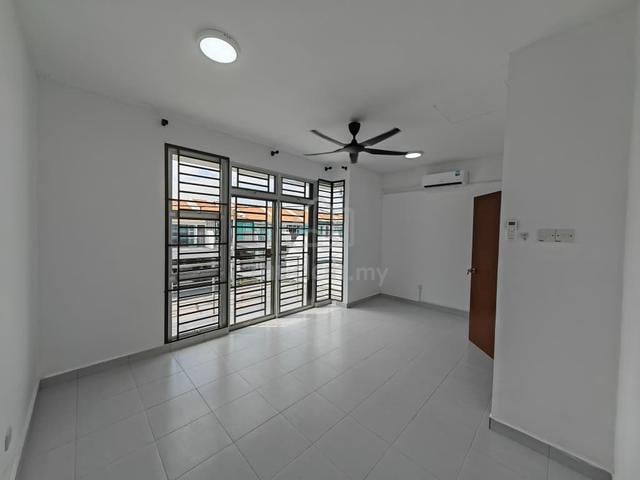 Taman Pulai Mutiara 2 Storey Terrace House with AC in Master Bedroom 1