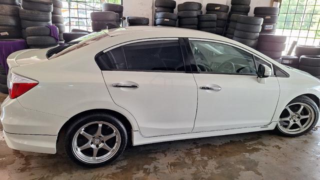 2013 Honda CIVIC 1.5 (HYBRID) (A) - 4