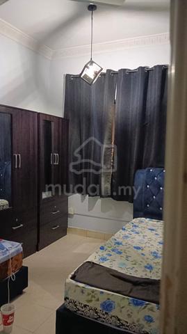 Middle Room 1