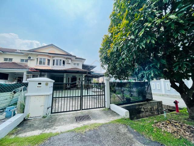 2 Storey End Lot & Fully Renovated Bandar Puncak Alam 1