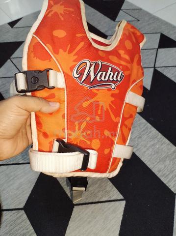 life jacket - photo 4 of 6