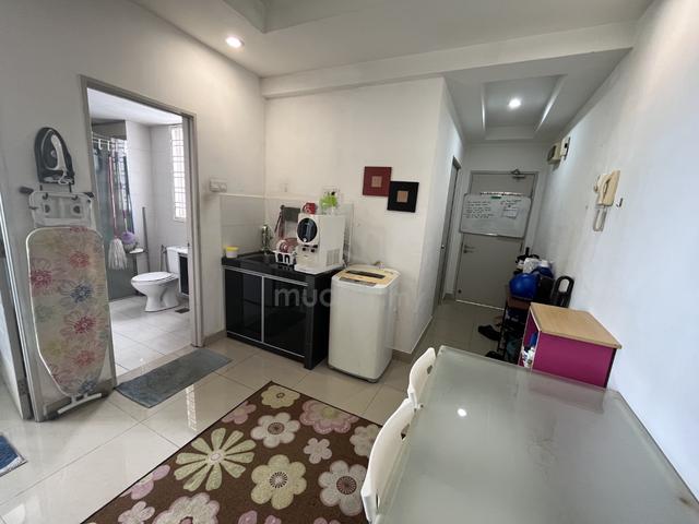 (For Male) 2 Person Sharing Master Bedroom Menara U2 Seksyen 13 3