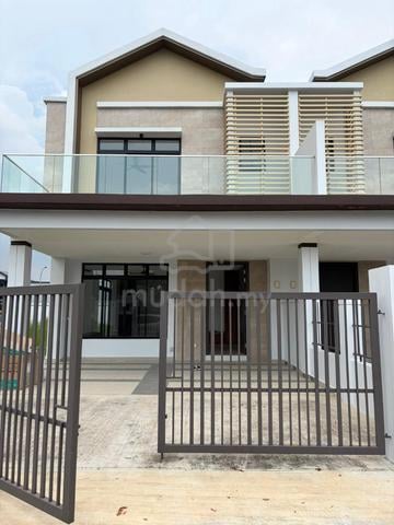 Double Storey Cluster House Bandar Cemerlang, Corner Lot, Ulu Tiram 1