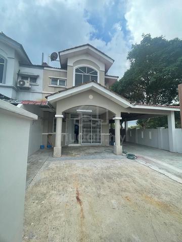 Extra Land 10ft Bukit Indah Double Storey Terrance END LOT 1