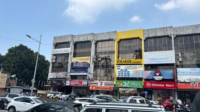 Asas Centre shoplot for sale 1