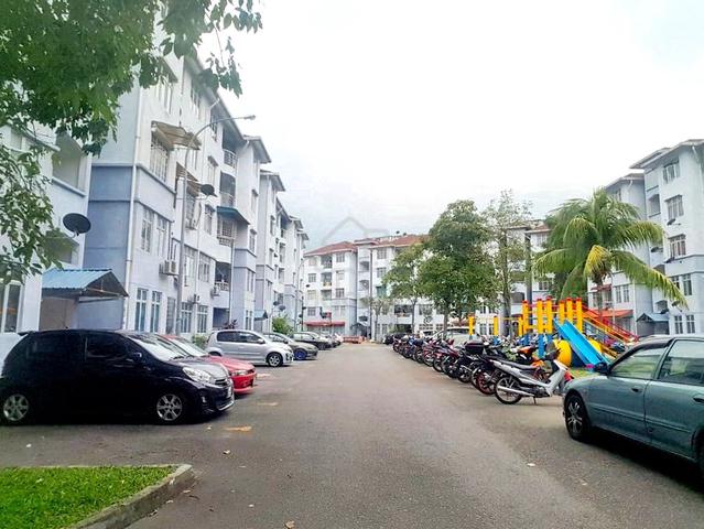 Kiambang Apartment 1