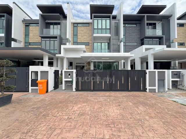 FACING OPEN 3 Storey Superlink Anggun Kirana Setia Alam 1