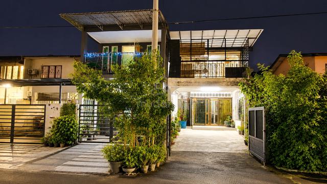 End lot double storey Taman Rasmi Jaya Ampang 1
