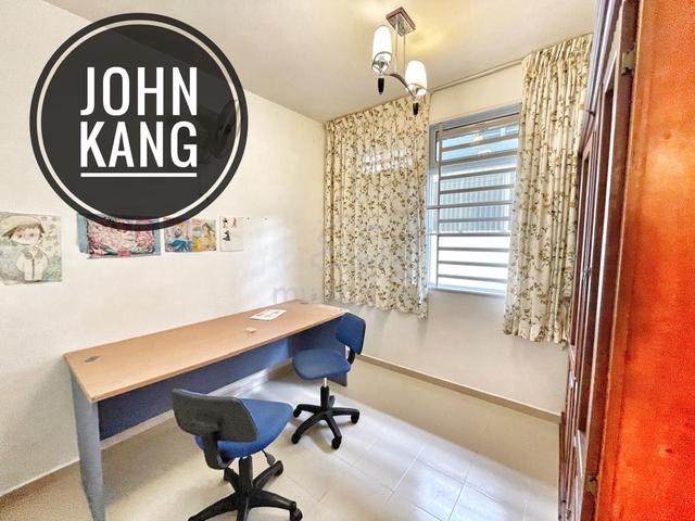 Semi Detached House, Fully Renovated & Furnished, 3000sf, Worth Rent! 4