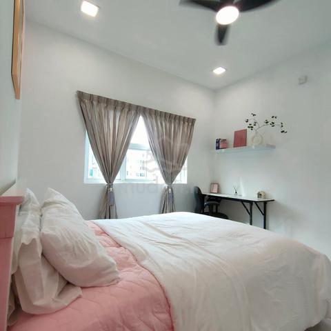 Medium Room near Bandar Puteri Puchong Walking 9min to LRT Station 1