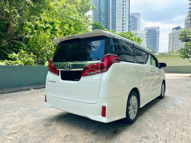 30k km Genuine 2022 Toyota ALPHARD 2.5 7 seater - 3