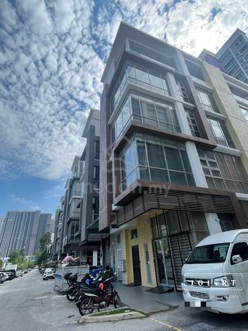 CORNER!! 4.5 Storey SemiD Shop OfficeEquine Park Seri Kembangan 1