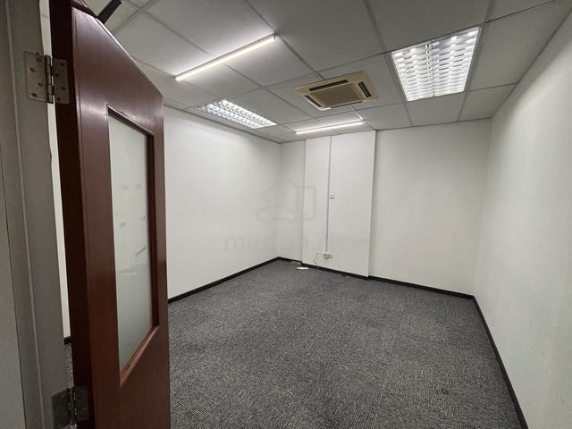 Ioi boulevard office for rent facing busy road 1