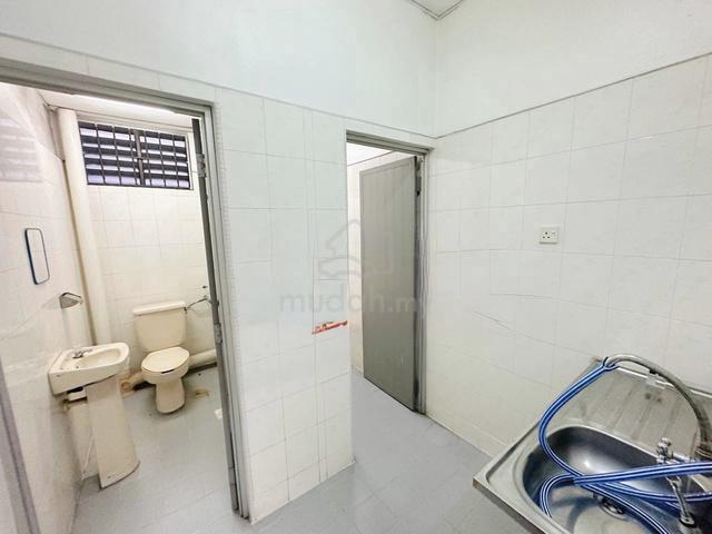 Georgetown Save Cost Office 1162sf with 5 Rooms For Rent 4