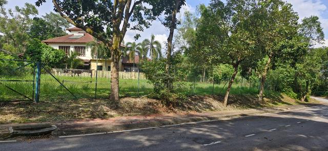 Huge Bungalow lot with Extra Wide Frontage! 1