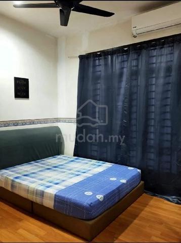 Room with Private Bathroom for Rent in Taman Kempas Indah 1