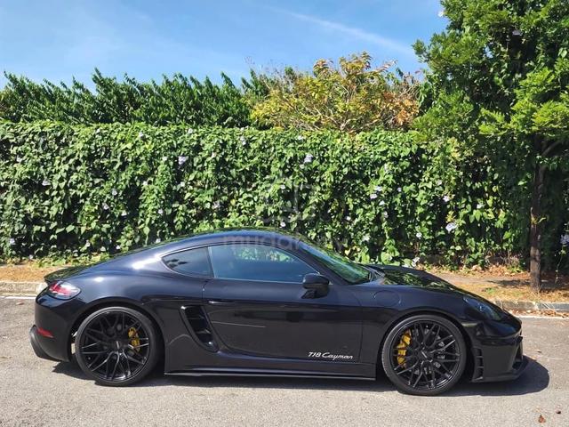 (2017) PORSCHE 718 CAYMAN 2.0 T GT4 Kits 1 owner - 2