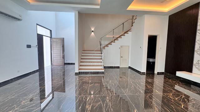 Taman Melawati Exclusive Semi D Renovated 1