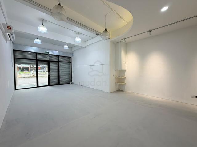 GALA CITY GROUND FLOOR Intermediate Shoplot For Rent, With AIRCONS❄️ 1