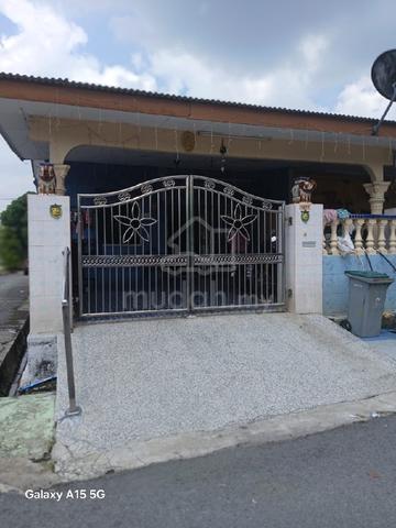 Rumah Teres di Rumah Awam Pulau Sebang 1