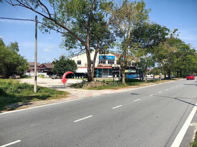 Tanah SEKAR GRED AAA TEPI JALAN BESAR KG WAKAF TEMBESU GONG BADAK 1