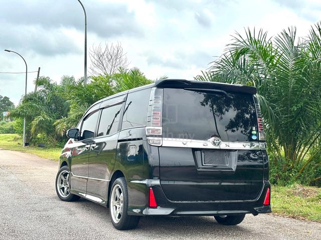 2019 Toyota VOXY 2.0 ZS KIRAMEKI II Low Mileage - 2