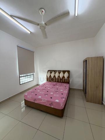 Larkin master room for rent / suriamas / season / no agent fee 1