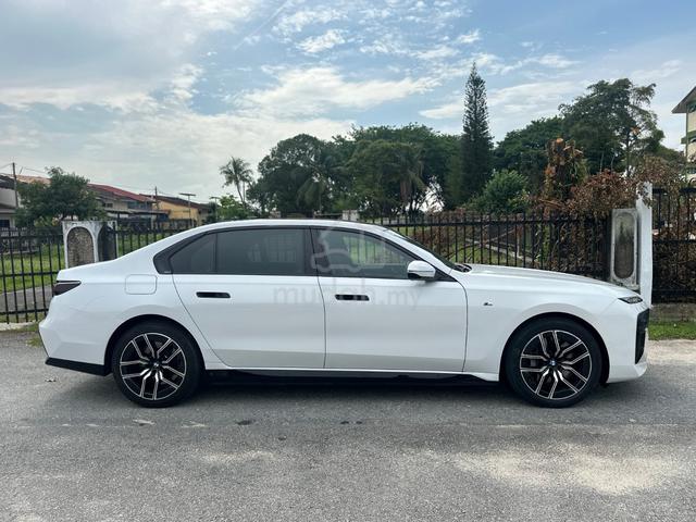 2023 BMW 750e 3.0 xDRIVE PURE EXCELLENCE MY23 G70 - 4