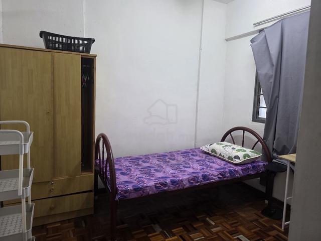 Middle Room for Rent - Female Only 1