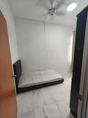 Aloha tower / to ciq 10 mins / low deposit / Jb town area / Small room 1
