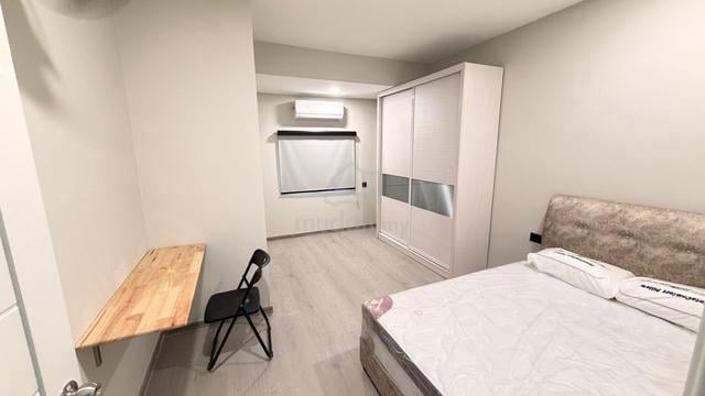 Middle Room at Taman Desaria near Sunway Pyramind & Taylor's Universty 1
