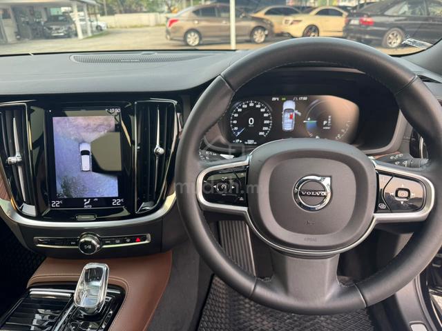 2022 Volvo V60 2.0 RECHARGE T8 (A) - 4