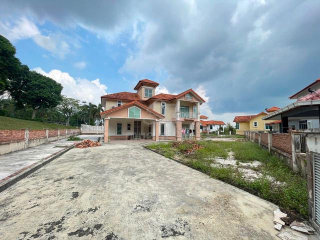 Bandar Putra Double Storey Bungalow House 6bed Kulai Johor 1