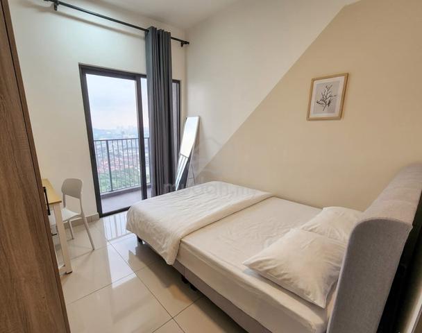 Room for Rent: Free MRT Shuttle and Premium Condo Facilities at M Luna 1