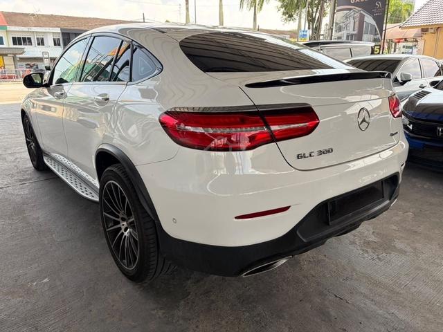 2019 Mercedes Benz GLC300 4MATIC COUPE AMG LINE - 4
