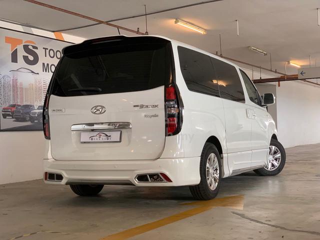 Hyundai GRAND STAREX 2.5 ROYALE PREMIUM (A) MPV - 2