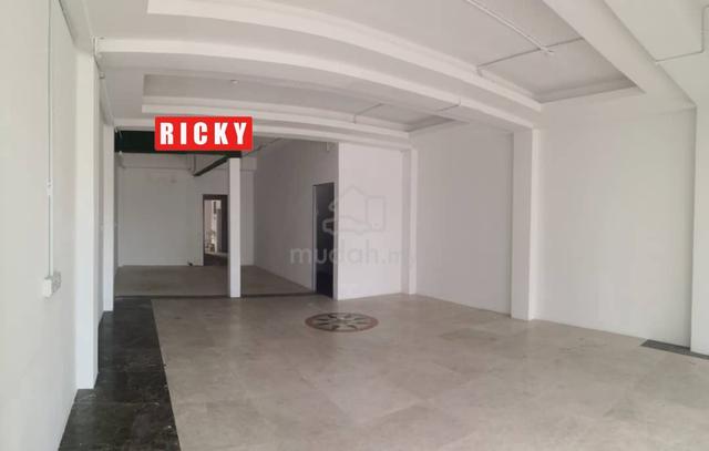 Facing Road 2 Storey Shop Lot For Sale at Tanjung Tokong 1